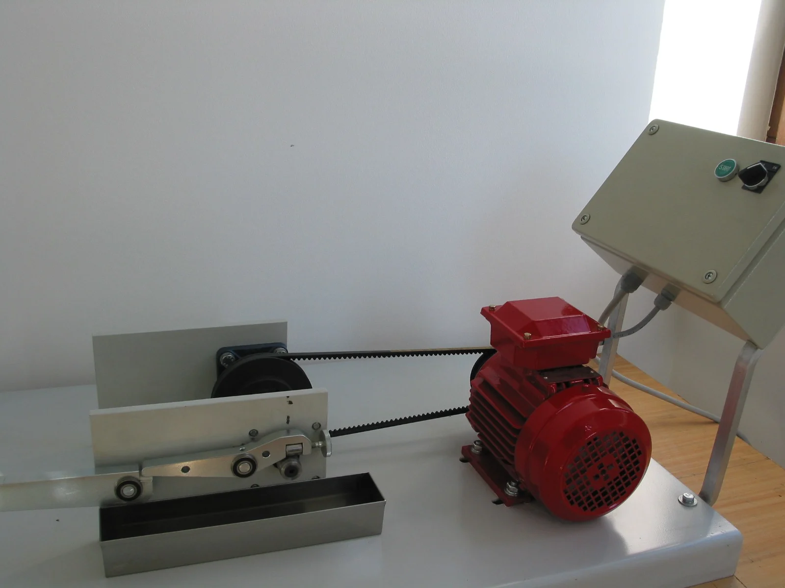 Brugger-Prüfmaschine nach DIN E 51347-1